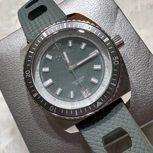 Rare Zodiac Sea Dragon Diver’s Watch - Green / Sea Moss - Unisex - Lightly Used